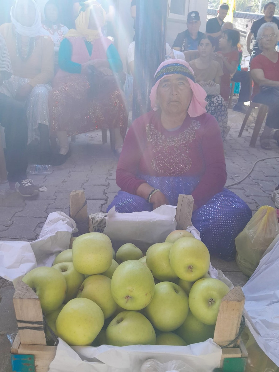 Karacasu'da elma festivali coşkusu 